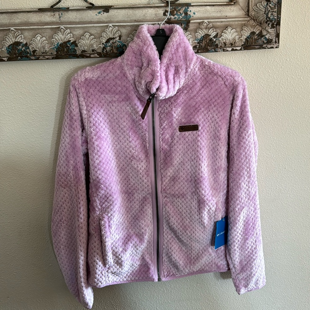 Women’s NEW Columbia zip up jacket.